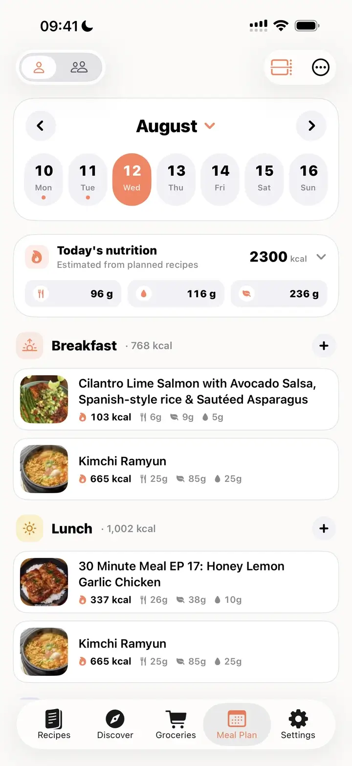 Weekly meal plan with per-day nutrition totals
